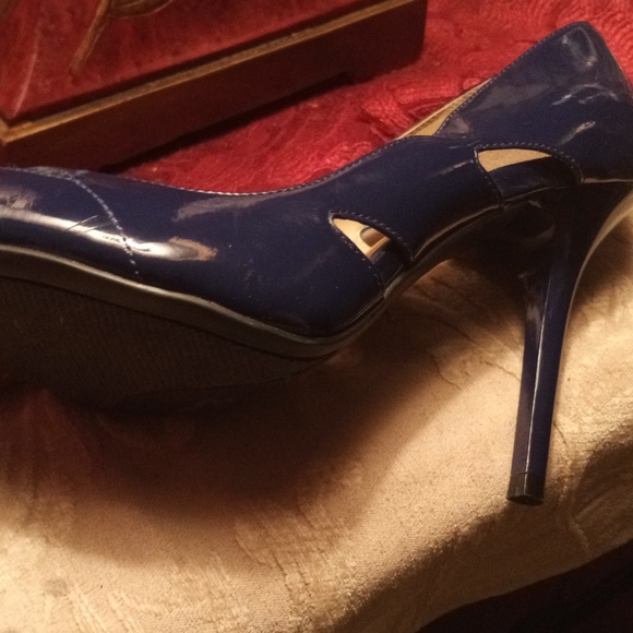 Women - Picture 5 of 5